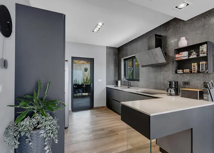 Grace 2 Luxury In Makarska, Private Pool Villa *